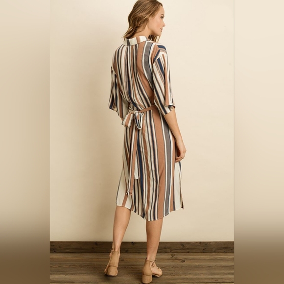 The Dress Forum Striped Midi Summer Classic Vacation Resort Elbow Sleeves Medium - Picture 2 of 13